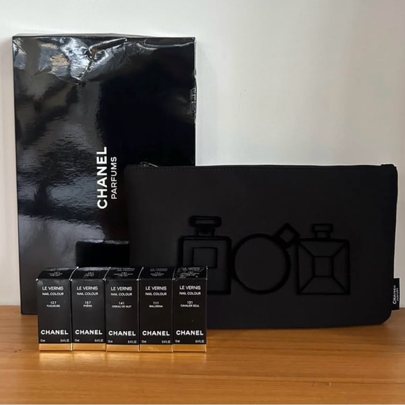 CHANEL Accessories - CHANEL Pouch & Vernis Set